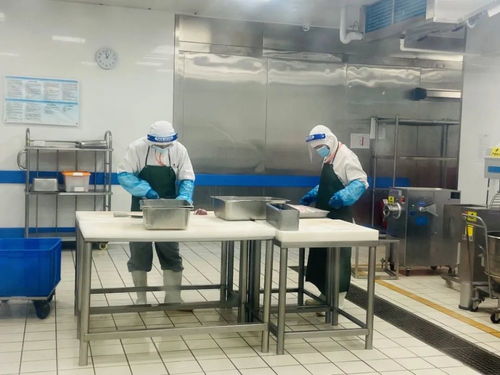 武漢媒體探秘飛機(jī)餐加工廠 科學(xué)家掌勺，為何總被吐槽“一個(gè)味兒”？